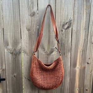 VILENCA HOLLAND MADE IN ITALY LEATHER KNOT WOVEN CROSSBODY BAG COGNAC